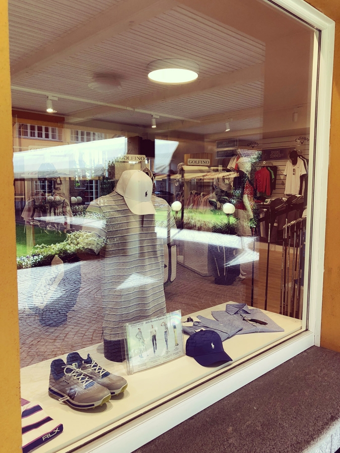 arredamento negozio abbigliamento sportivo golf club castelconturbia pro shop (20)
